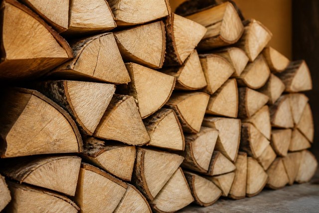 Leña a domicilio lista para tu chimenea en A Coruña - Imagen 1